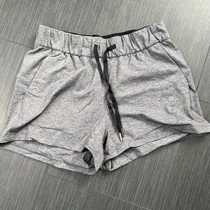 Comfy lululemon drawstring shorts with pockets